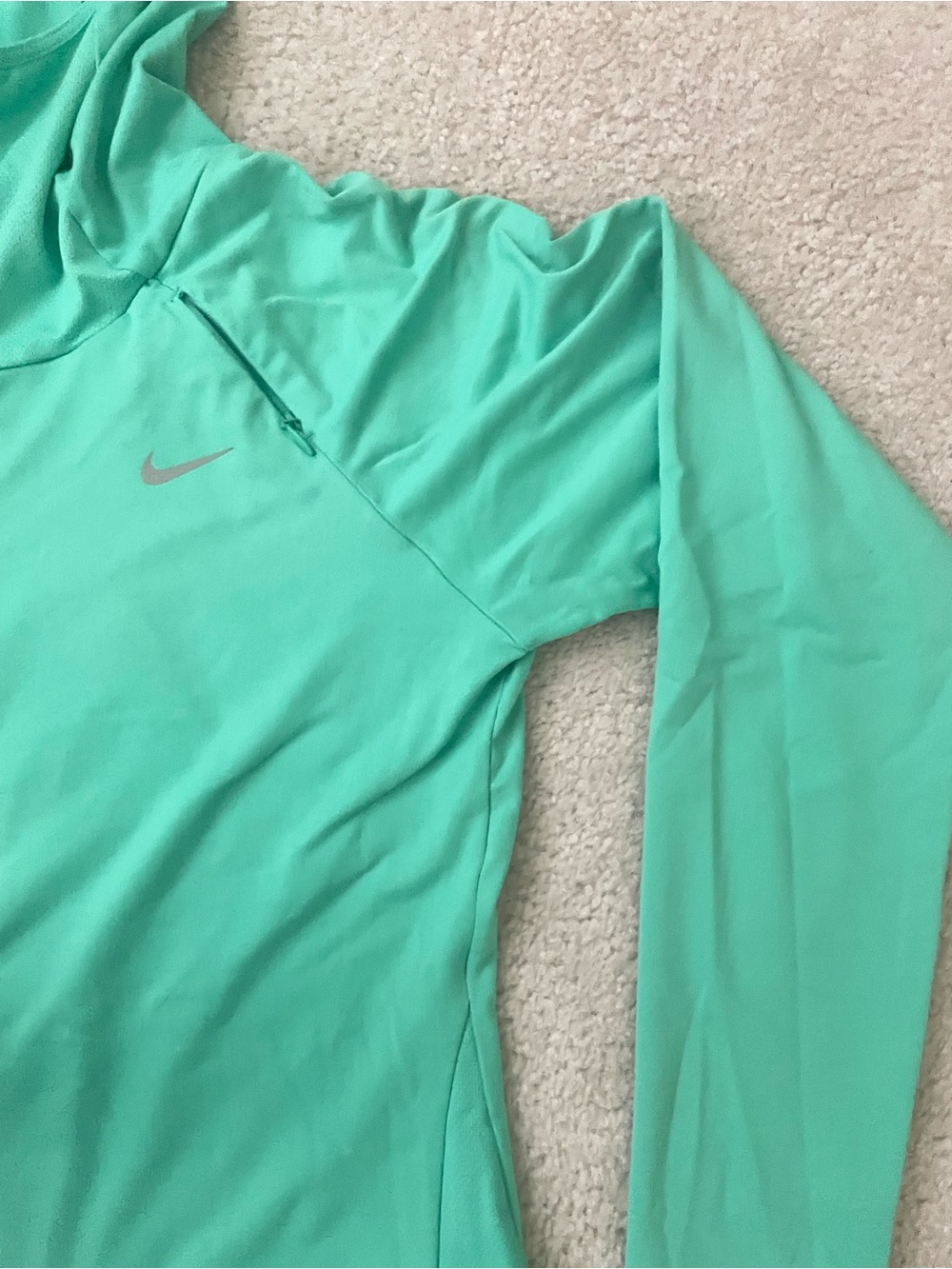 Nike Running Women’s Teal Mint Long Sleeve Training Top with Lightweight Hood - Picture 2 of 5